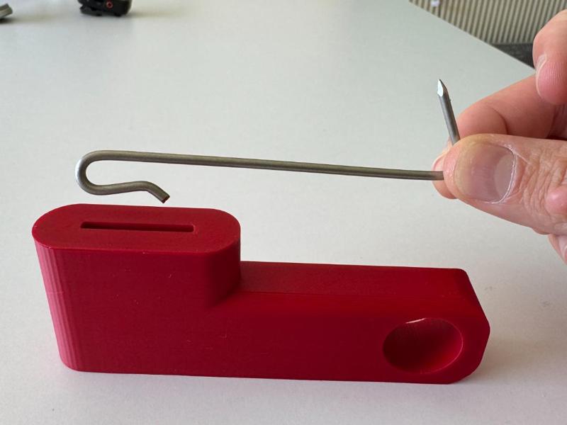 Roof tile hook bender