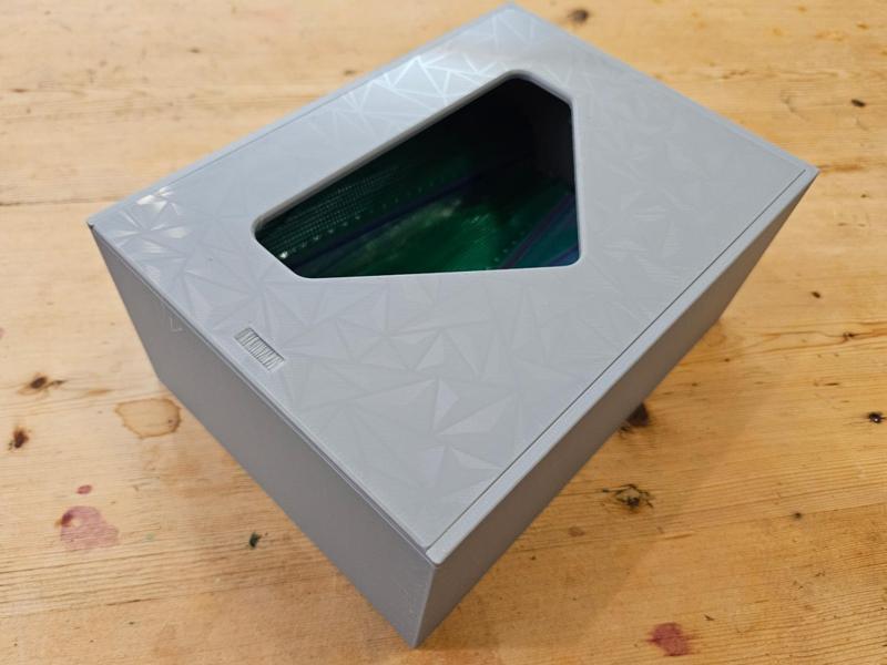 Ziplock sandwich bag holder with dovetail lid