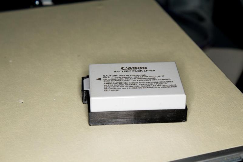 Protective cap for Canon LP-E8