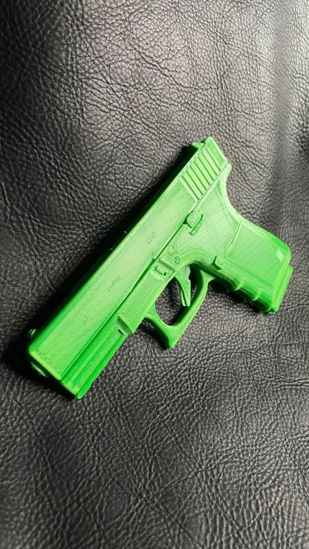 Glock 19 (PropGun) 1/1 Size