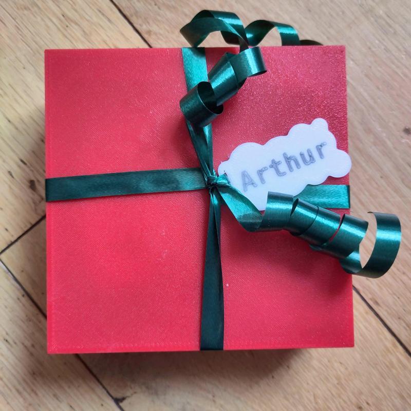 Gift ribbon cloud shaped tag