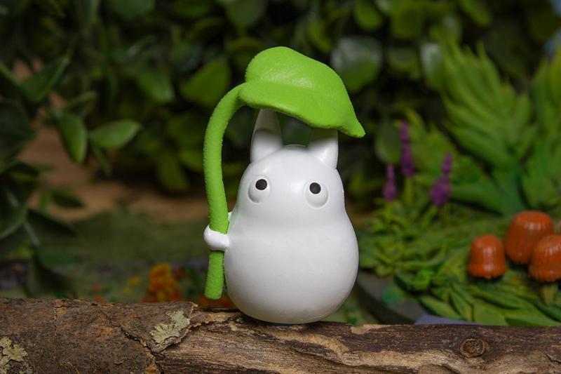 Chibi Totoro - With Leaf