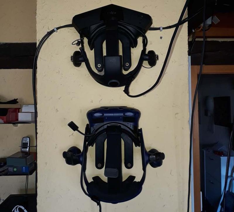 VR Headset Wallmount