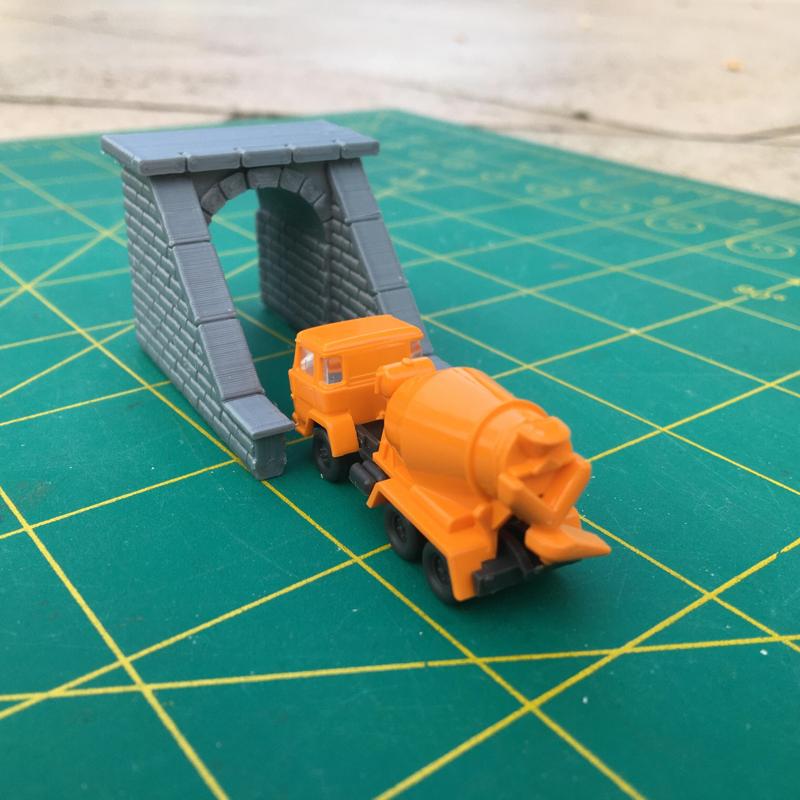 N - HO: Narrow road tunnel under tracks