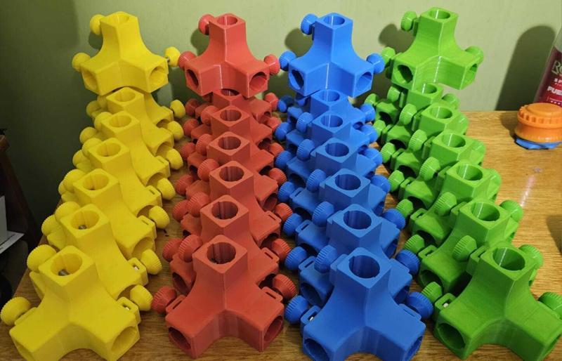 Montessori didactic corner/cube holder
