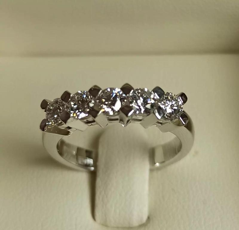 Trilogy Diamond Engagement ring Veretta 5 pietre V06
