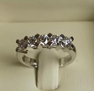 Trilogy Diamond Engagement ring Veretta 5 pietre V06
