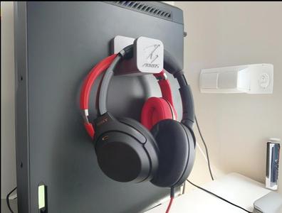 Magnetic headphone holder