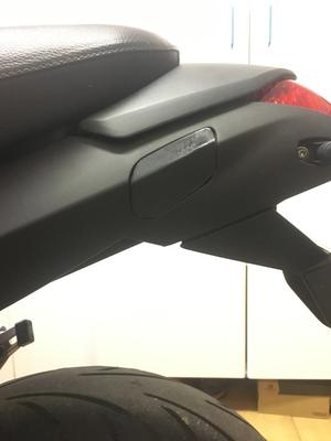 Tapa asideras BMW R1200R