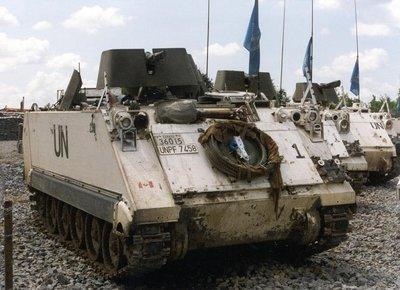 1-100 Canadian M113A2 APC/Ambulance