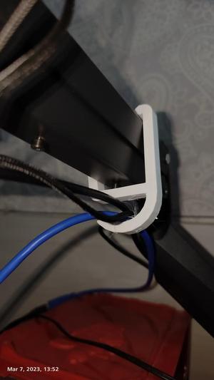 Arm cables clip