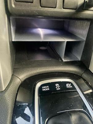 Toyota Corolla XCross console shelf