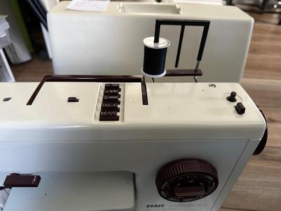 Pfaff 1200 Series Thread Spool Divider