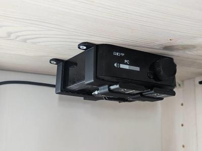 SteelSeries Arctis Pro Wireless sender mount