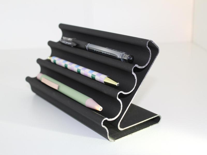modern style pen stand