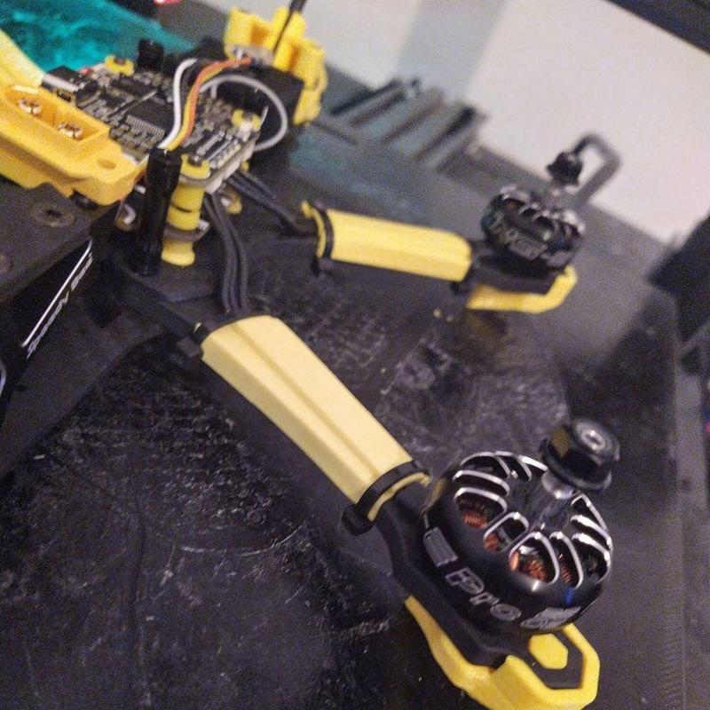 Speedybee Master 5 HD - Arm wire protectors