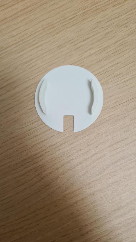 Cache trou passe cable