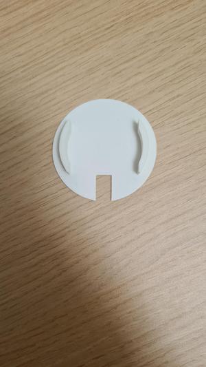 Cache trou passe cable