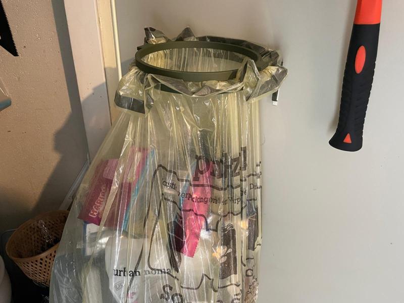 Wall trashbag holder