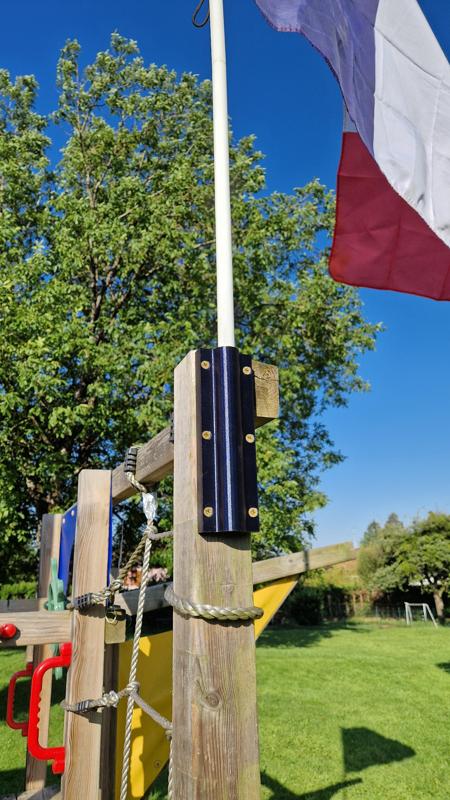 Porte-drapeau, Flag holder