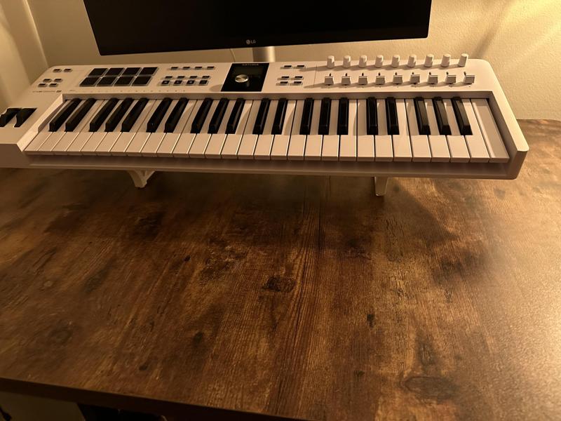 Arturia Keylab Essential 49 Desk Stand