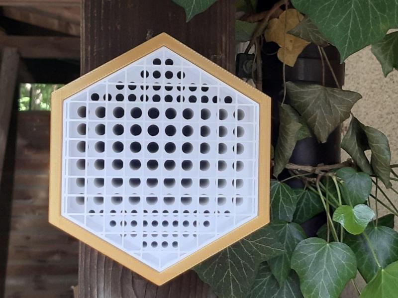 Mason Bee Hotel (with paper straws as nesting material for happy bees)