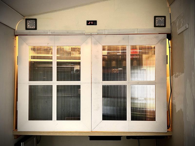 Glas pane style large modular door