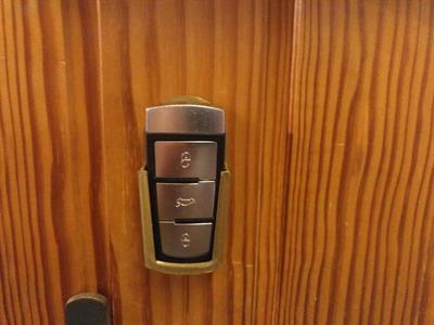 Holder for Volkswagen Magotan / Passat B6/B7 Smartkey