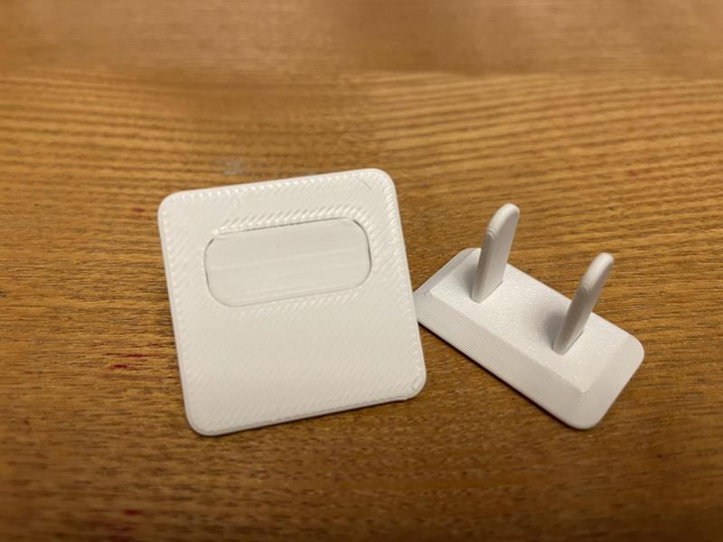 simple electrical outlet cover for 2- and 3-prong outlets (NEMA 1-15 and 5-15)