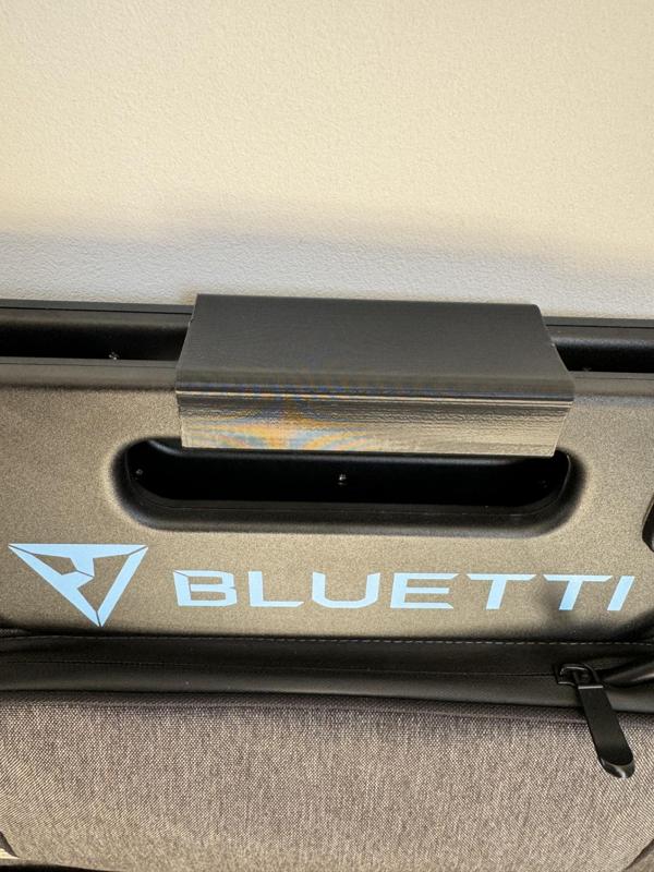 Bluetti 120W solar panel handle clip