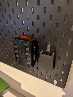 Bosch Green DIY 18V Battery Mount Skadis