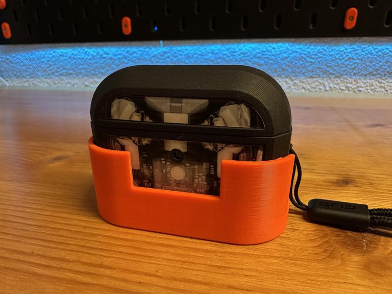 Airpods Pro - Dbrand Grip Case - Skadis