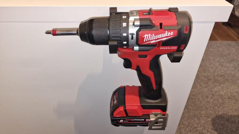 Milwaukee M18 holder