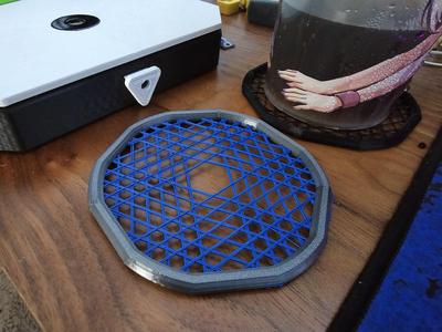 Hyper Hexagonest – A floating drinks coaster