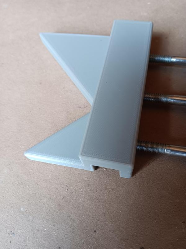 45 Degree wet saw tile guide