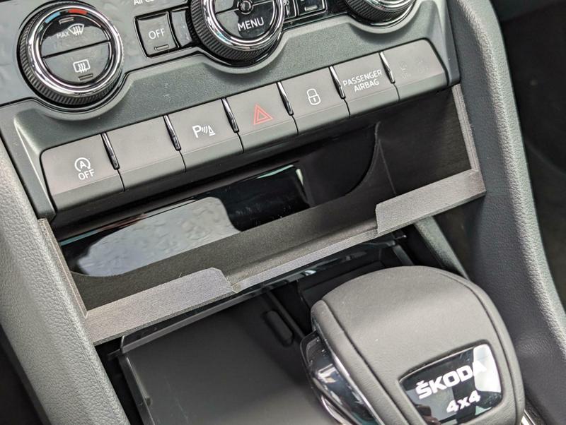 Skoda Karoq & Kodiaq center console storage compartment
