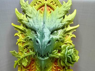 Rose-Thorn Dragon Crest