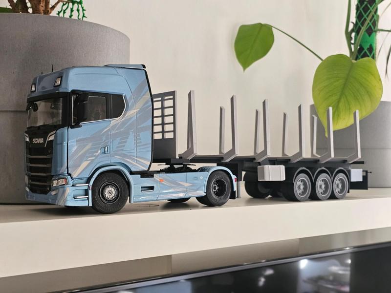 1:24 Flatbed trailer for wood/timber transport