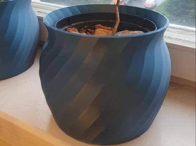 Flower pot / vase