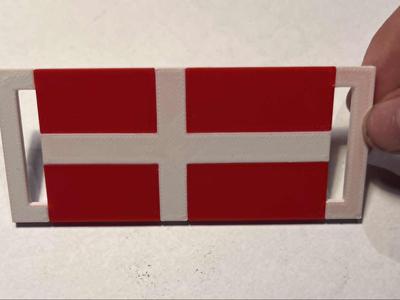 Gift tag with Danish flag