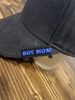 BOY MOM HAT CLIP.  NO AMS