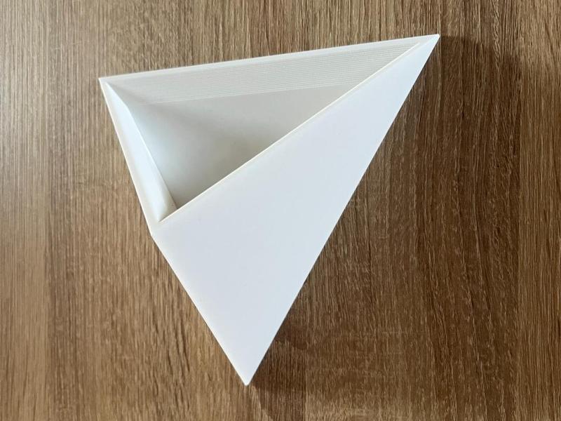 Triangle pot
