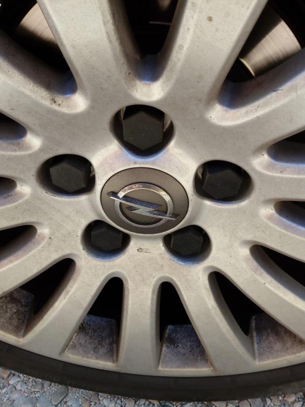 Nut bolt cover for car wheels (Opel Insignia)
