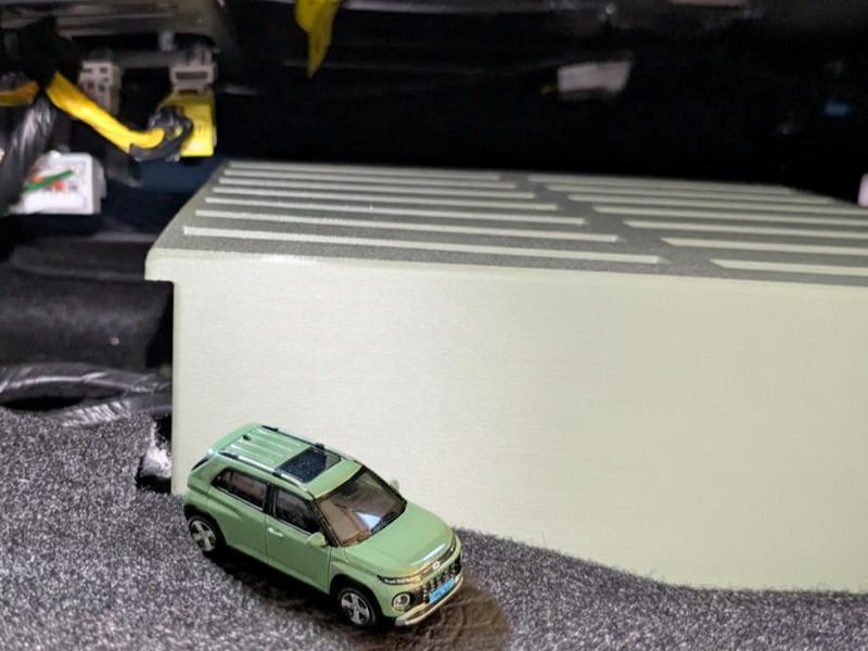 Hyundai Interior: Clean Under the Seat