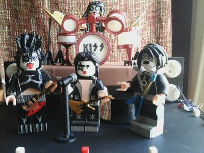 LEGO GIANT MASTER OF ROCK KISS GUITAR AND BASS