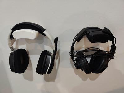 Headphones holder wall mount - no visible holes - secret compartiment - print w/o supports