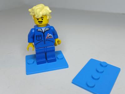 Tile minifigure display Brick