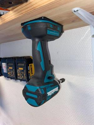 Makita tool mount