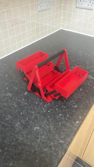 Small jewellery Box with unique opening mechanism