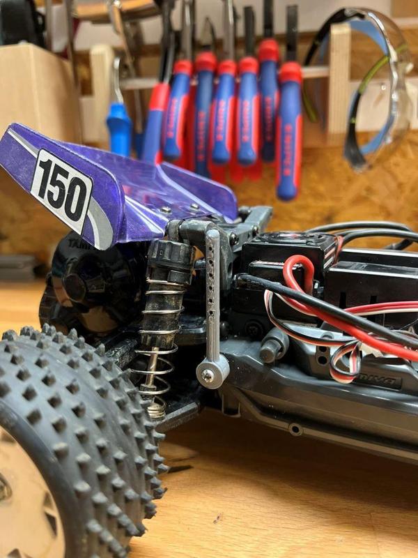 Tamiya DT03 body posts / Karrosseriehalter 